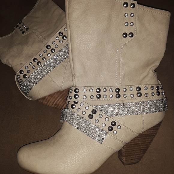 Like New "Not Rated" Boots - Picture 3 of 3